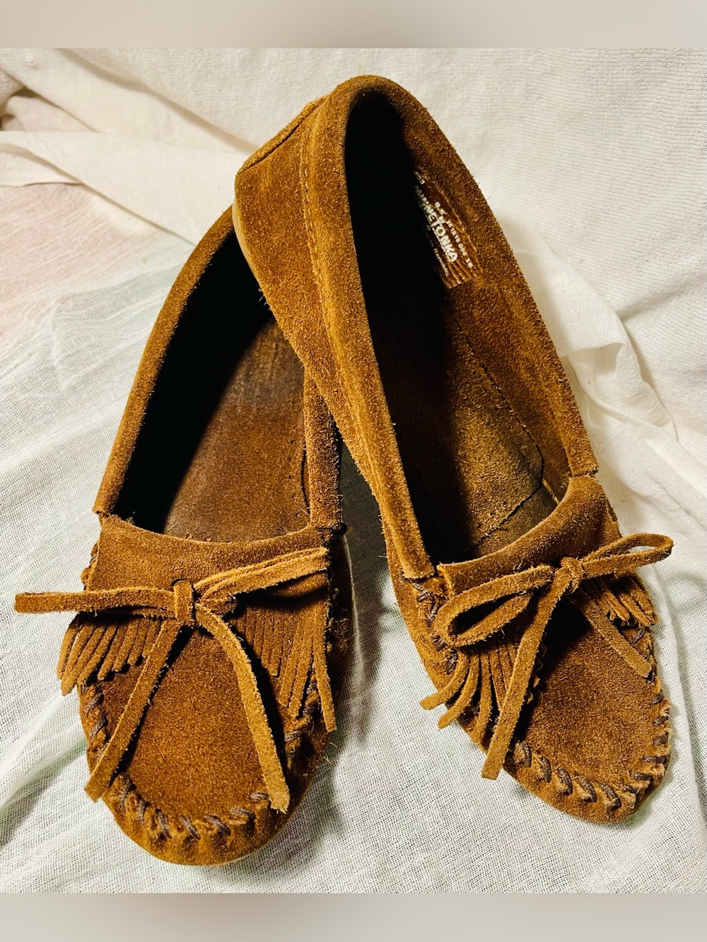 Minnetonka Kilty Suede Hardsole Moccasins Dusty Brown Fringe 8.5